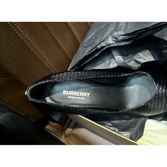 Brand new Burberry shoes size 40 EU - Picture 2 of 4